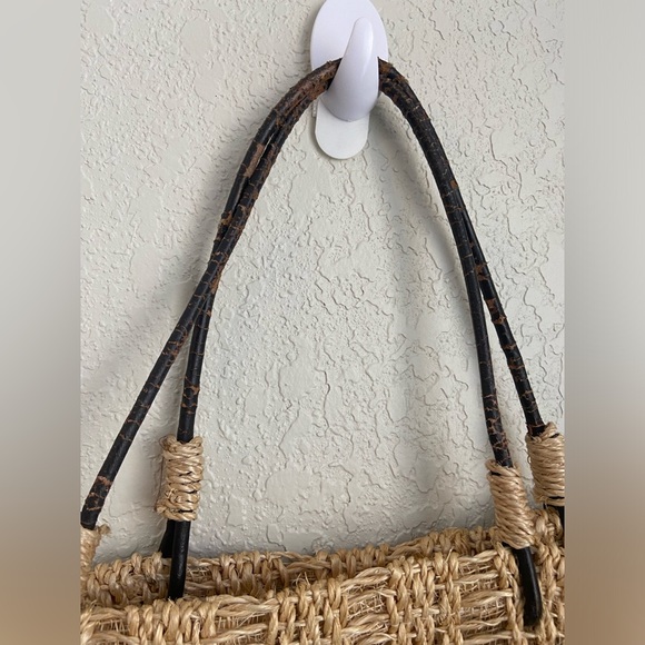 Summer Abaca Straw Medium Tote Bag Leather Handles Made in Philippines - Picture 9 of 10